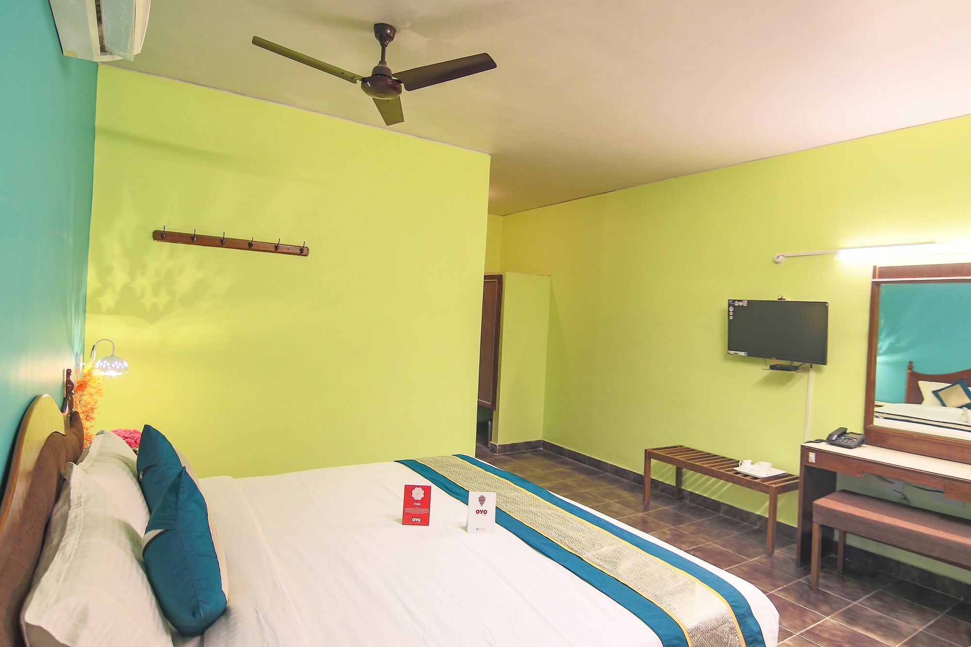 Oyo 10709 Hotel Sbt Visakhapatnam Buitenkant foto