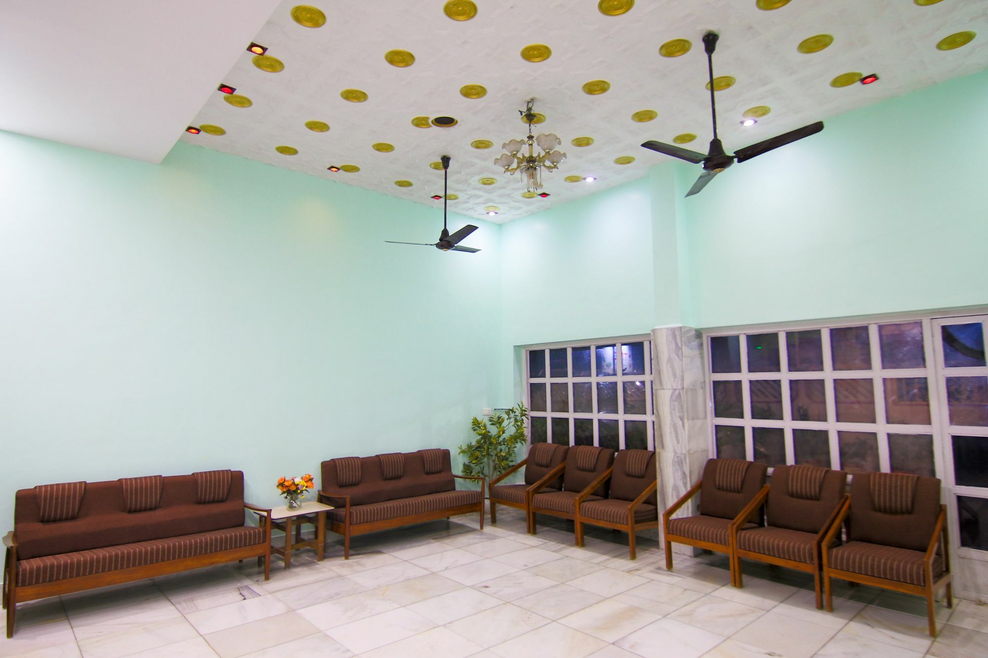 Oyo 10709 Hotel Sbt Visakhapatnam Buitenkant foto