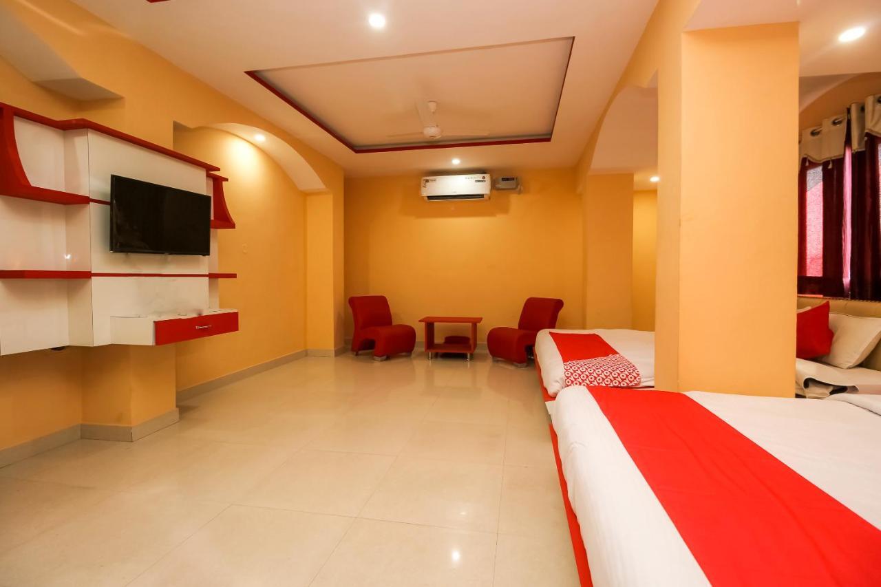 Oyo 10709 Hotel Sbt Visakhapatnam Buitenkant foto
